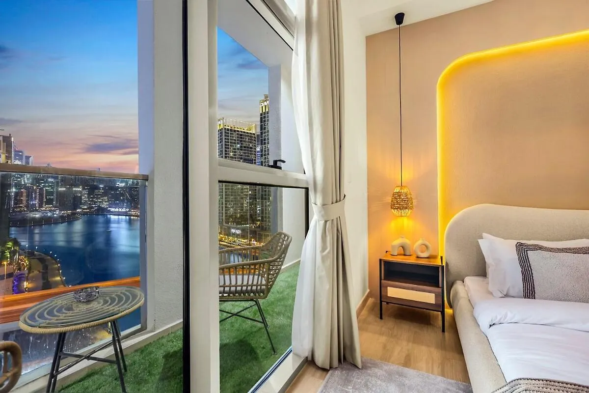 First Class 2Br Sleek Urban Oasis Dubai Apartment
