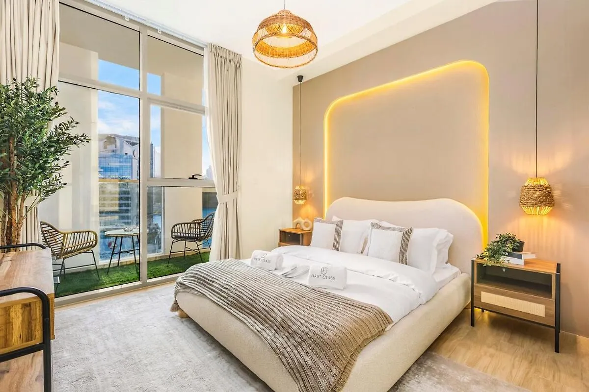 First Class 2Br Sleek Urban Oasis Dubai Apartment