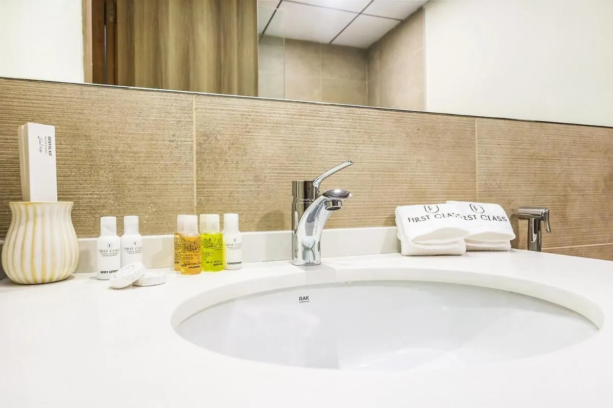 First Class 2Br Sleek Urban Oasis Dubai Apartment