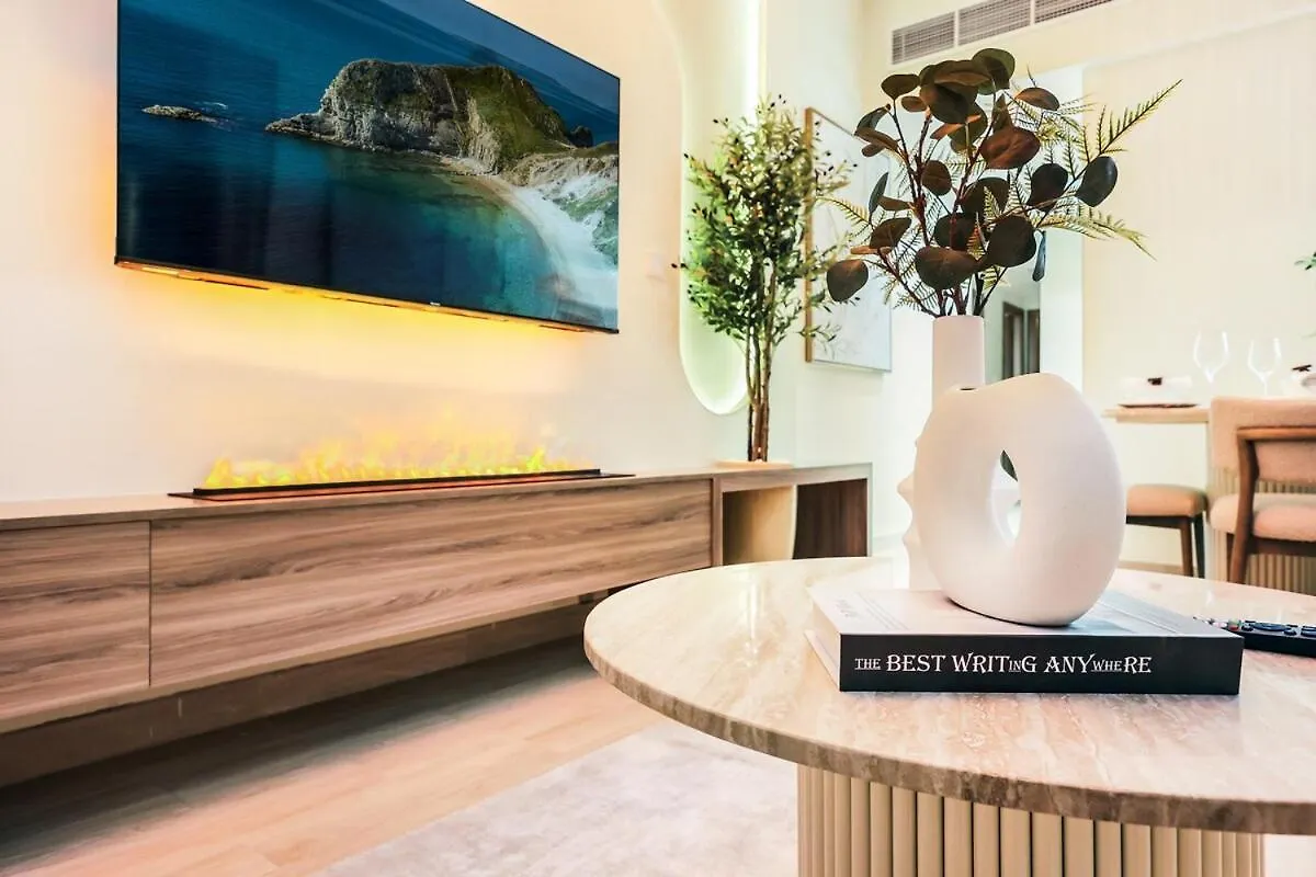 Apartment First Class 2Br Sleek Urban Oasis Dubai